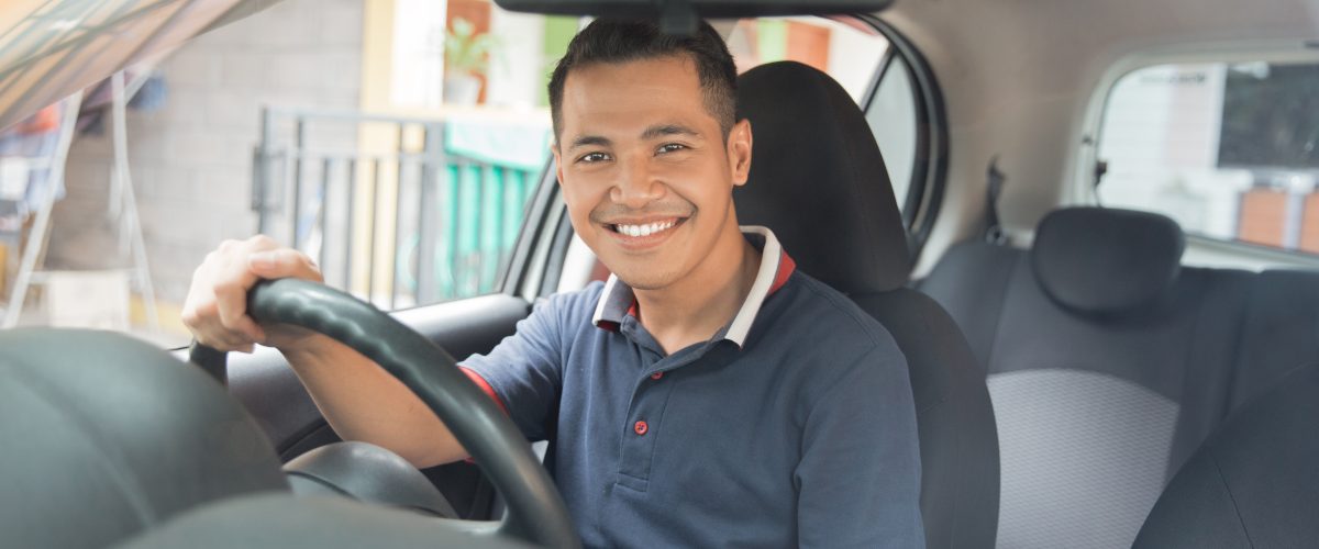 Mobil MPV untuk disewa lengkap dengan supir berpengalaman