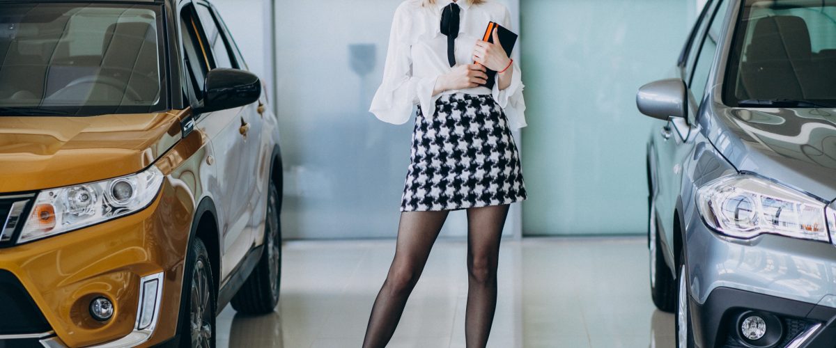 Mobil mewah Jakarta tersedia untuk disewa dengan sopir profesional dan fasilitas eksklusif