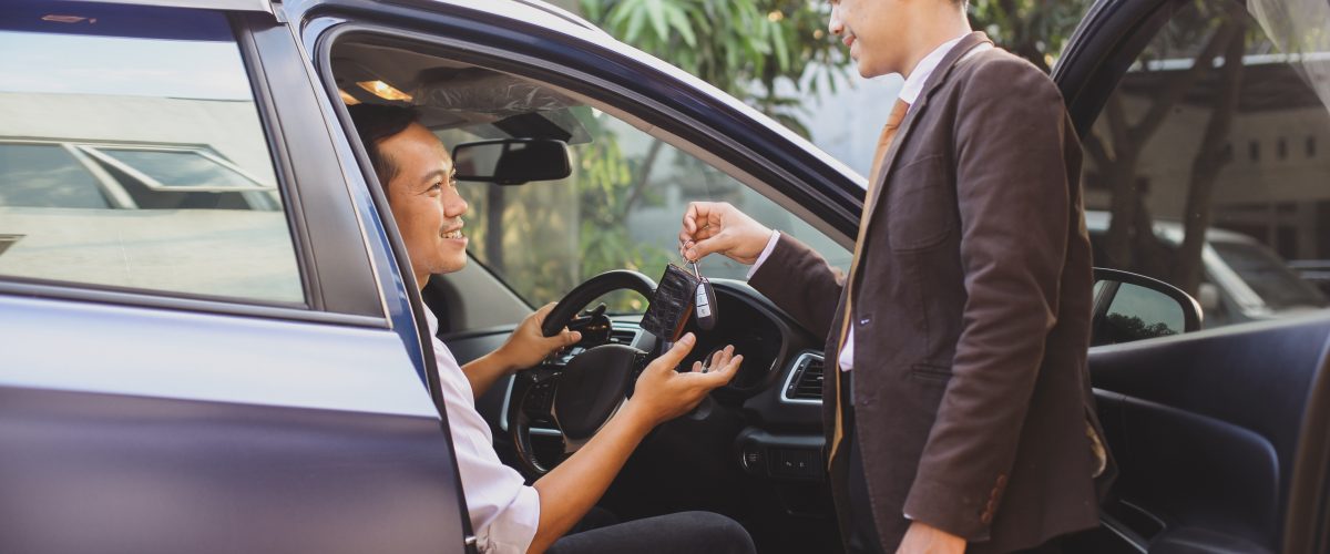 Toyota Fortuner hitam siap disewa di Jakarta