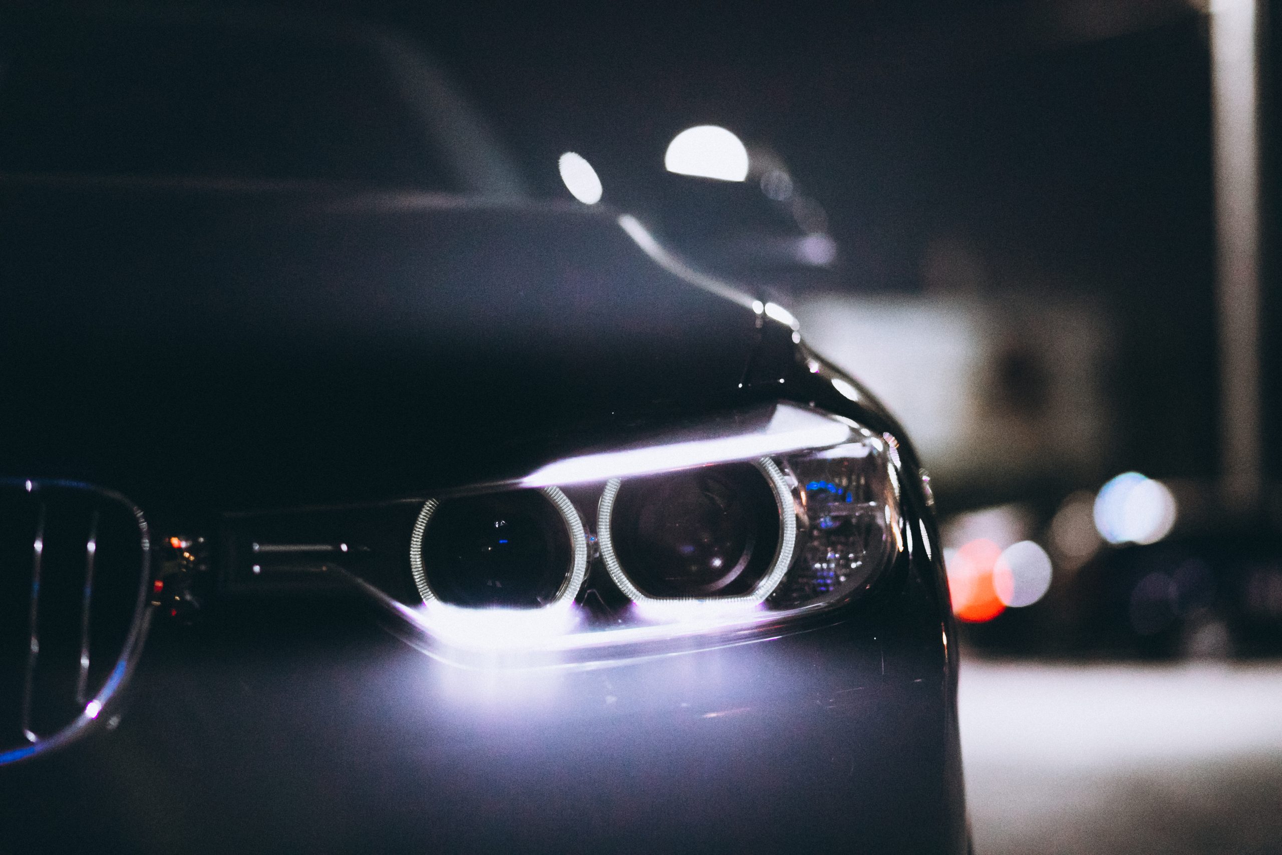 BMW Seri 5 hitam elegan siap disewa di Jakarta