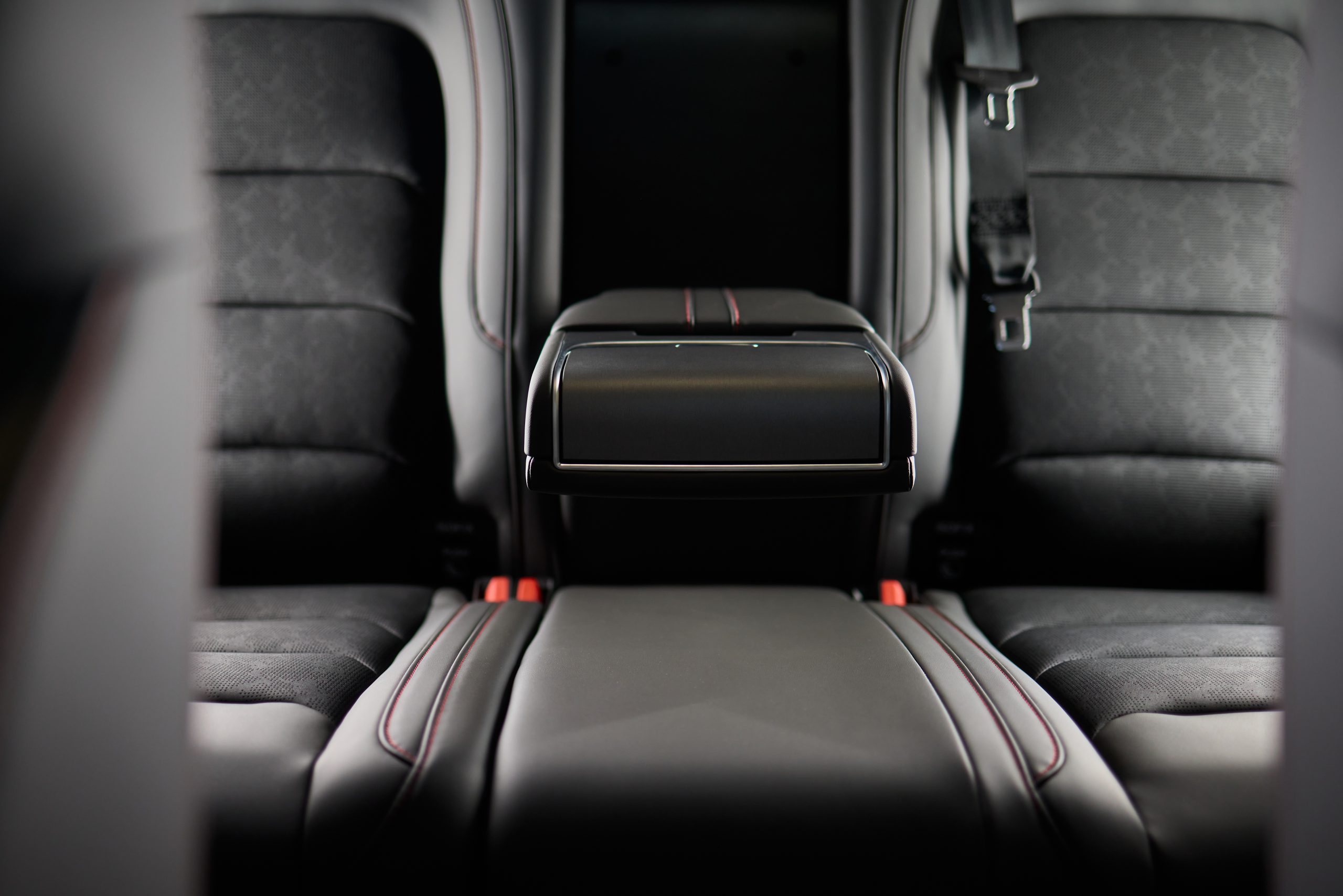 Interior mewah Alphard – rental Alphard Jakarta untuk perjalanan eksklusif