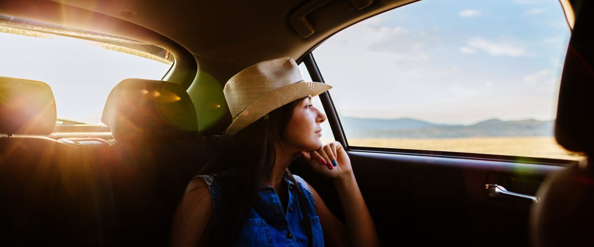 Toyota Camry mewah tersedia untuk disewa di Jakarta bersama sopir profesional dari Bina Sarana 